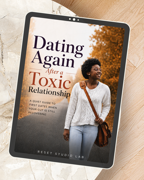 Dating Again After a Toxic Relationship: A Quiet Guide and Fillable Workbook for First Dates When Your Gut Is Still Recovering